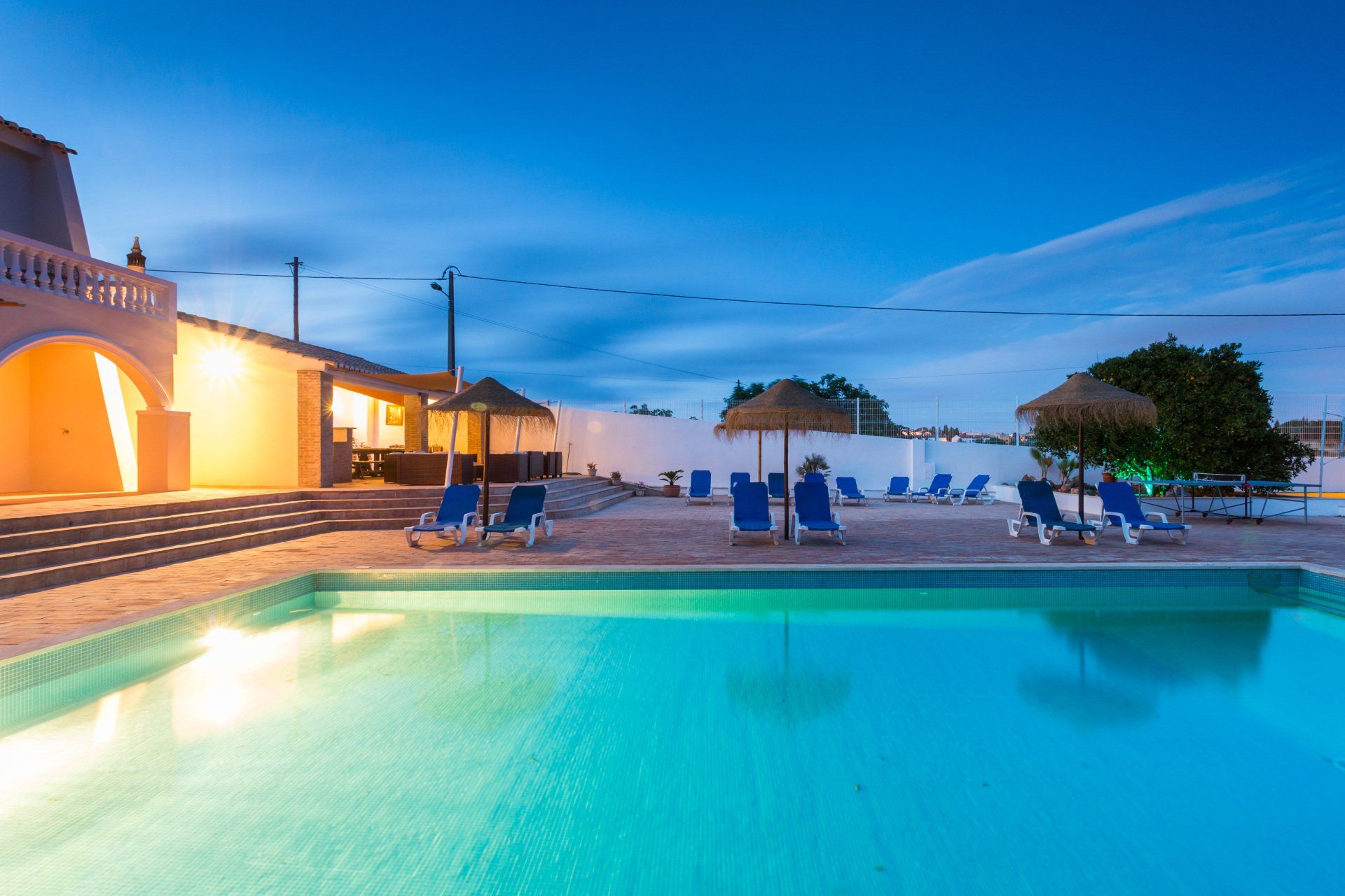 Algarve villa outdoor dining